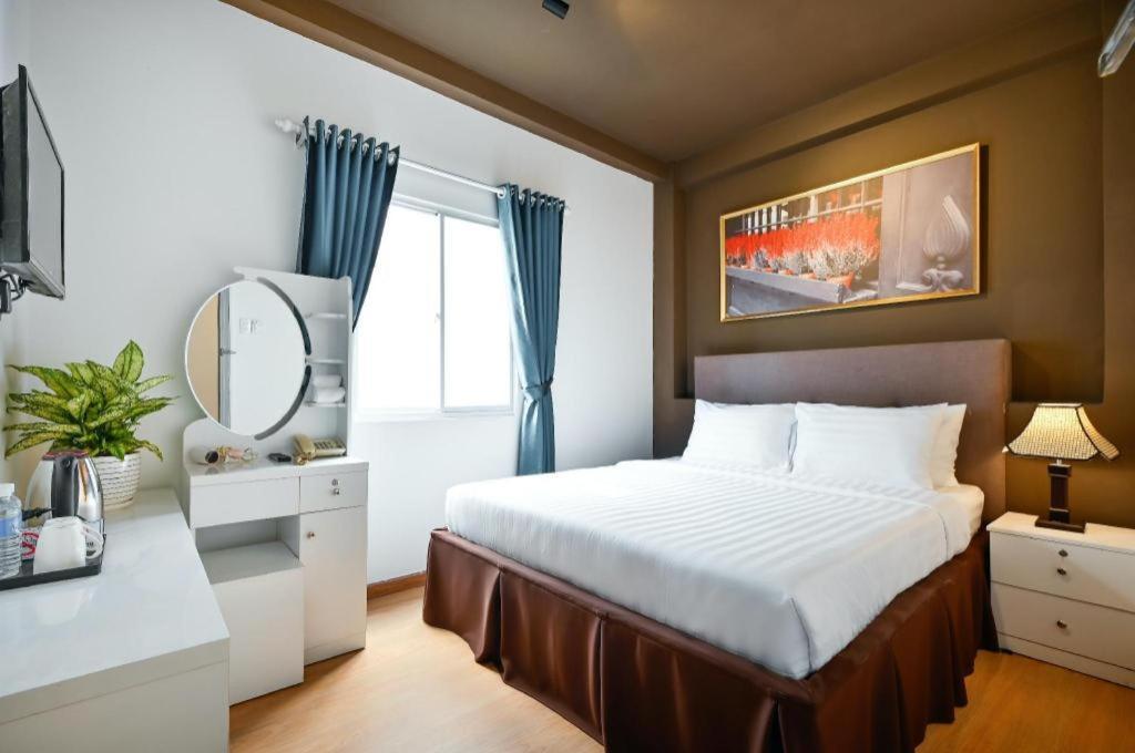 The Noble Swan Wood Park Hotel Хошимин Экстерьер фото