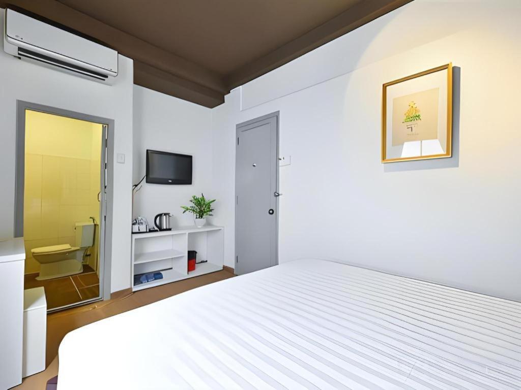 The Noble Swan Wood Park Hotel Хошимин Экстерьер фото