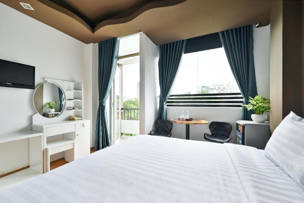 The Noble Swan Wood Park Hotel Хошимин Экстерьер фото