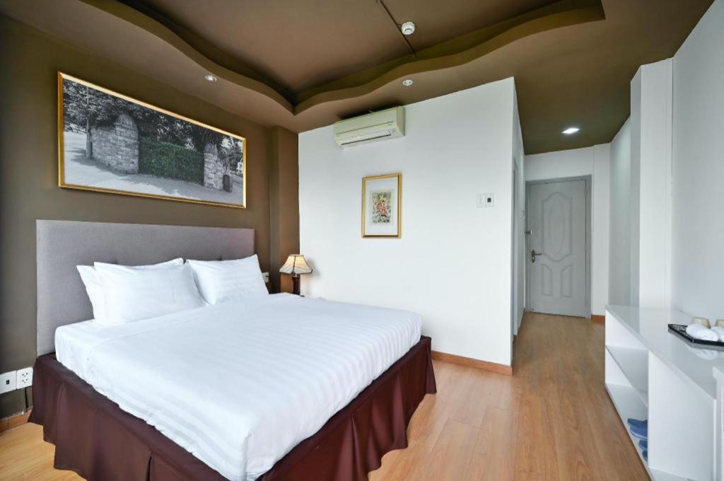 The Noble Swan Wood Park Hotel Хошимин Экстерьер фото